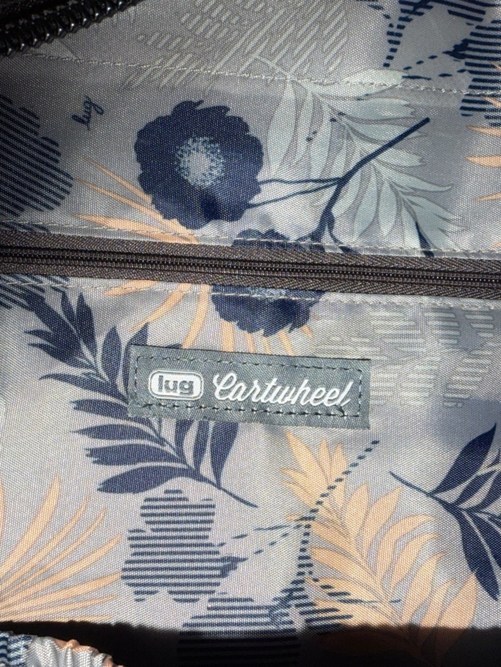 Lug Life cartwheel Bag - Picture 8 of 9